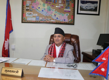 नवनियुक्त मुख्यमन्त्री अधिकारीद्वारा पदभार ग्रहण : ओपीडी सेवा १२ घण्टा पुर्‍याइने